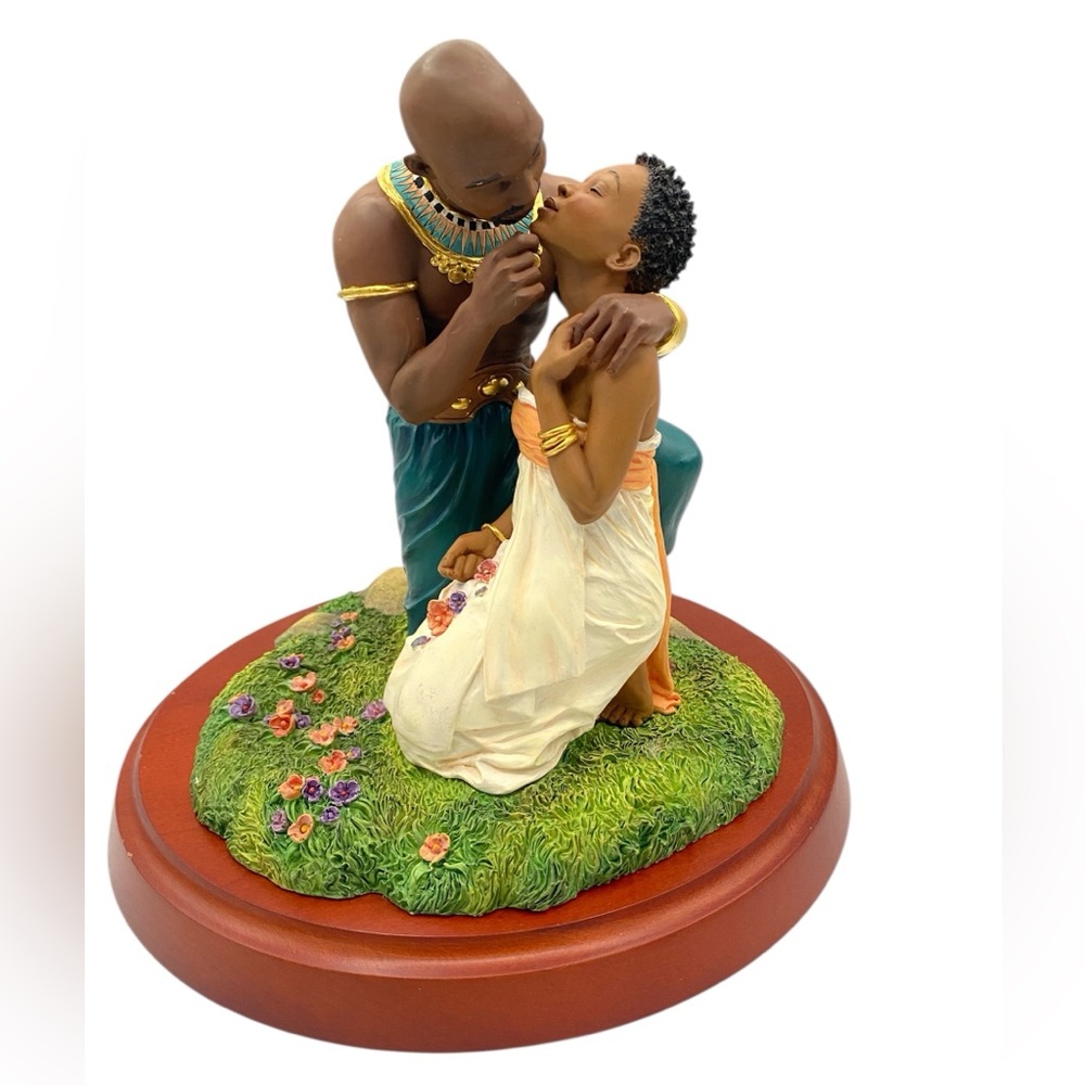 THOMAS BLACKSHEAR’s Romantic Couple Sculpture Ebony Vision THE KISS